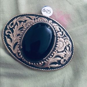 Oval buckle